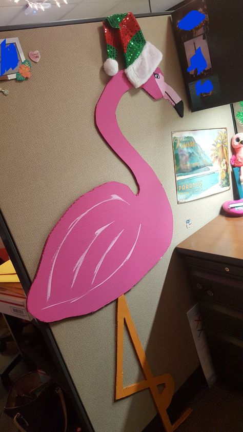 Cardboard Flamingo, Cubical Decoration, Hawaiian Party Decorations, Door Hangers Diy, Bachelorette Party Planning, Cardboard Cutout, Hawaiian Party, Program Ideas