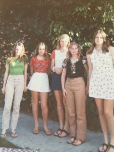 70s Summer Fashion, Indian Sandals, 70s Summer, 70s Girl, 70s Photos, 60s 70s Fashion, 70s Look, 60s And 70s Fashion, 70s Inspired Fashion