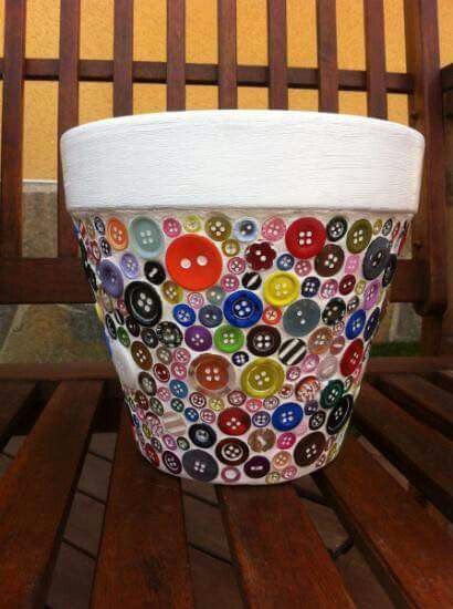 Decorated Flower Pot Mosaic Pots, Mosaic Flower Pots, Terra Cotta Pot Crafts, Flower Pot Crafts, Decorated Flower Pots, Painted Flower Pots, Clay Pot Crafts, Mosaic Garden, Paper Towel Roll Crafts