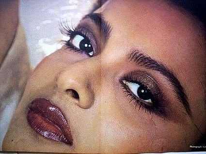 Rekha Makeup, Rekha Bollywood, Rekha Ji, Rekha Actress, Bollywood Makeup, Wine Lipstick, 70s Makeup, Inspired Makeup, Face Images