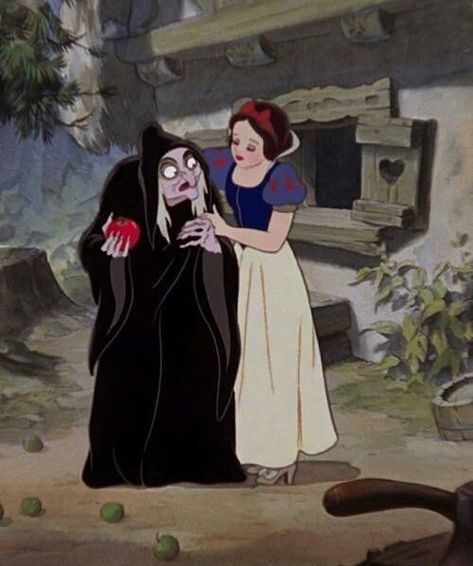 Snow White Witch, Walt Disney Studio, Snow White 1937, Snow White Evil Queen, Snow White Seven Dwarfs, Sette Nani, Snow White Disney, Film Disney, Snow White And The Seven Dwarfs