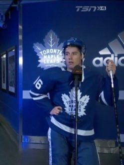 Mitch Marner Funny, Nhl Reaction Pics, Funny Nhl Pictures, Funny Hockey Pictures, Mitchell Marner, Hockey Players Funny, Hockey Funny, Hockey Photos, Mitch Marner