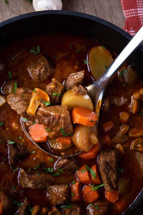 Easy Dutch Oven Beef Stew - Marathons & Motivation Dutch Oven Beef Stew Camping, Beef Stew In Dutch Oven Over Fire, No Peak Oven Stew, Roast In Dutch Oven Beef, Beef Stew Oven Recipes, Cast Iron Oven Recipes, Beef Stew Dutch Oven Recipes, Dutch Oven Stew Recipes, Beef Stew Dutch Oven