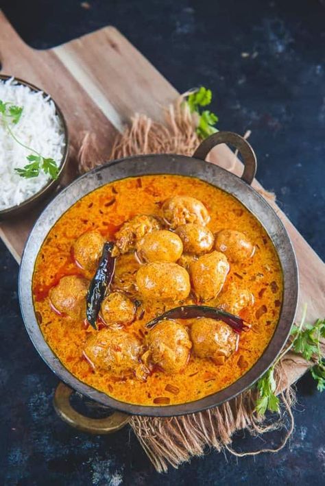 Kashmiri Dum Aloo, Kashmiri Recipes, Curry Vegetarian, Cook Ideas, Dum Aloo, Veg Recipe, Aloo Recipes, Ginger Powder, Vegetarian Life