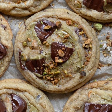 Pistachio Cream Chocolate Chip Cookies - Fresh Bean Bakery Pistachio Cream Chocolate Chip Cookies, Pistachio Cream, Cream Filling, Chocolate Nuts, Cookie Calories, Perfect Cookie, Cookie Scoop, Yummy Desserts, Vegetarian Chocolate