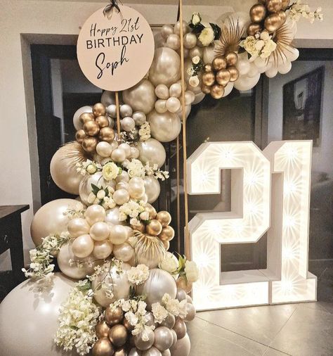 21st Birthday Decoration Ideas, Period Diet, 21st Birthday Table Decorations, 21st Birthday Party Decor, Baloon Garland, 60th Birthday Balloons, Light Up Numbers, Birthday Decoration Ideas, Decoration For Party