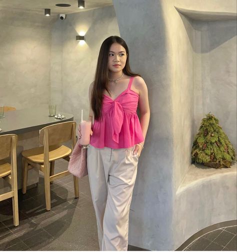 peplum top bow ribbon pink trousers viva magenta empire waistline shirt tank top summer casual scandinavian tote bag outfit inspo idea style trend 2023 pink drink Peplum Top Outfits 2023, Sando Top Outfit, Pink Peplum Top Outfit, Magenta Top Outfit, Pink Tote Bag Outfit, Magenta Outfit Ideas, Peplum Top Outfits Casual, Peplum Outfits, Peplum Top Outfits