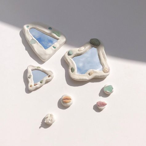 AOI ❍ on Instagram: “🌊✨ (clay , recycle broken mirrors, sea glass , 🐚 and stones which i've collected over the last years)” Air Dry Clay Ideas Mirror, Air Dry Clay Mirror Frame, Air Dry Clay Mirror, Super Clay Art, Sea Glass Mirror, Broken Mirror Ideas, Shell Mirror Aesthetic, Clay Flower Mirror, Broken Mirror Projects