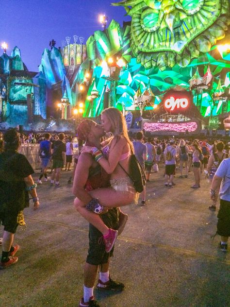 Rave couple Rave Couple Aesthetic, Couple Rave Outfits, Coachella Couple, Festivals Aesthetic, Rave Couple, Edc Mexico, Couples Vision Board, Untold Festival, Rave Wedding