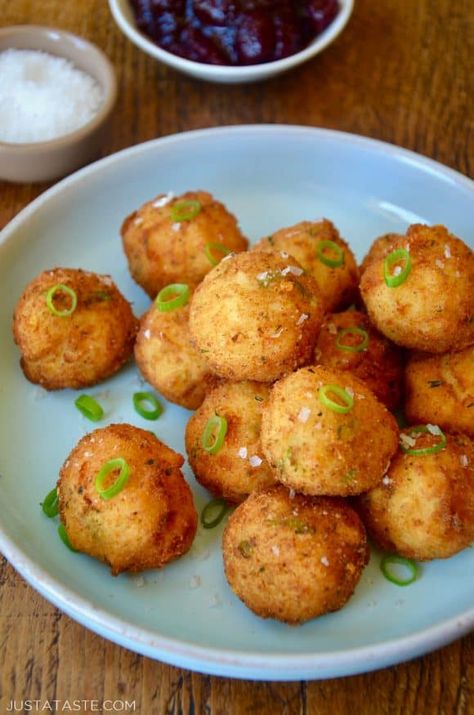 Leftover Mashed Potato Balls | Just a Taste Mashed Potato Puffs Recipe, Leftover Mashed Potato Recipes, Mashed Potato Balls Recipe, Mashed Potato Pancakes Recipe, Potatoe Dinner Recipes, Potato Balls Recipe, Ground Beef Breakfast, Mashed Potato Balls, Mashed Potato Pancakes