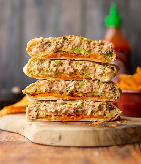 Spicy Tuna Crunchwraps Crunch Wrap, Spicy Tuna, Tuna Recipes, Lunch Recipes Healthy, Food Videos Cooking, Quesadillas, Light Recipes, Interesting Food Recipes, Diy Food Recipes