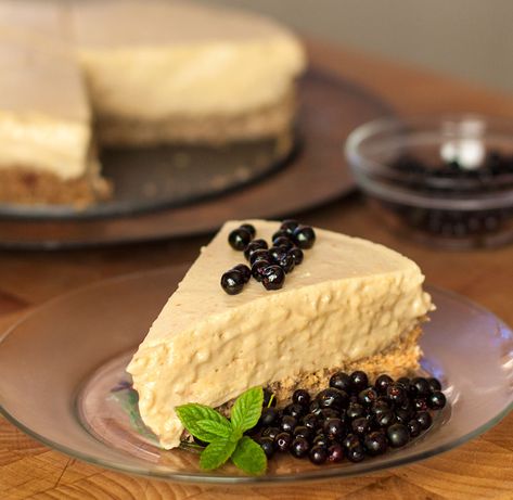 Cheesecake With Pecan Crust, Pawpaw Recipes, Paw Paw Fruit, Light Cheesecake, Pecan Crust, Fruity Recipes, Unflavored Gelatin, Paw Paw, Blueberry Cheesecake