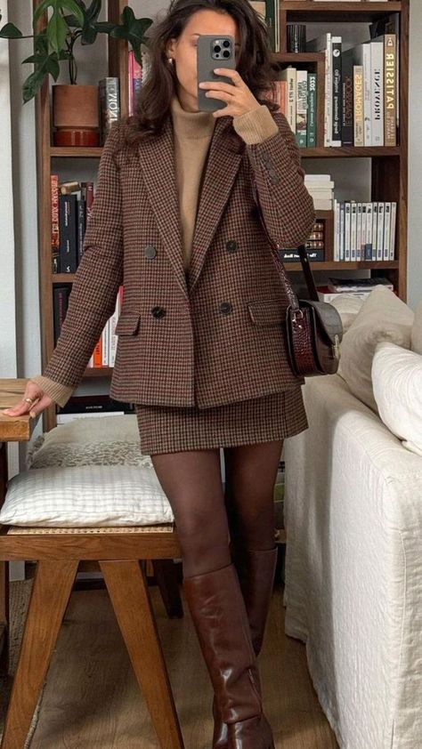 Brown Work Outfits Women, Tan Turtleneck Outfits, Preppy Work Outfits Women, Matilda Style, Preppy Work Outfit, Brown Coat Outfit, French Outfits, Simple Work Outfits, Ralph Lauren Womens Clothing