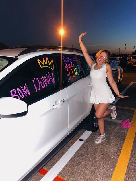 Funny Senior Car Decorating Ideas, Senior Car Decorating Ideas 2025 Window, Senior Parade Car Decoration, Senior Car Window Paint Ideas, Senior Cars, Senior Car Paint Ideas 2020, Senior Car Decorating Ideas 2020, Senior Car Decorating Ideas, Car Window Paint