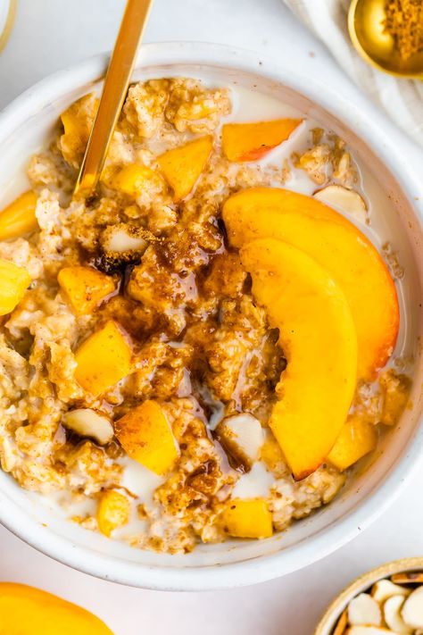 This peaches and cream oatmeal uses real peaches, coconut sugar and oat milk for the creamiest bowl of oatmeal that tastes like those instant packets you used to eat at a kid! Peaches And Cream Oatmeal, Basic Oatmeal Recipe, Instant Oatmeal Packets, Peach Oatmeal, Oat Bowls, Bowl Of Oatmeal, 2b Mindset, Oatmeal Packets, Oatmeal Bowls