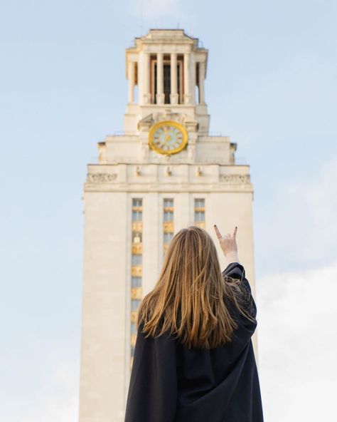 UT Austin Grad Photos | University of Texas Graduation | Sarah Foster Photography | Senior Photo Inspo | UT Tower Ut Austin Senior Pictures, Ut Grad Pics, University Of Texas Graduation Pictures, Ut Graduation Pictures, Ut Austin Graduation Pictures, Ut Austin Graduation, Grad Photoshoot Ideas, Casual Disney Outfits, Ut Tower