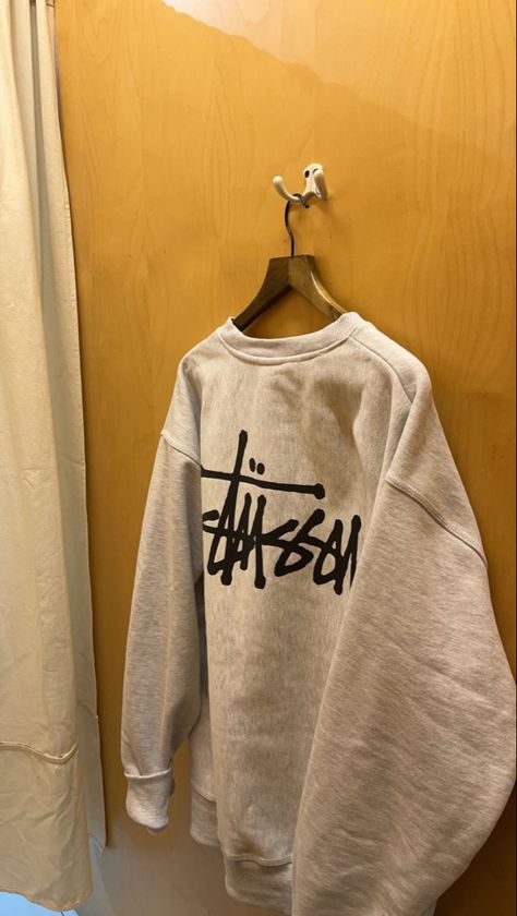 Stussy Crewneck, Stussy Sweatshirt, Aesthetic Hoodies, Basic Sweatshirt, Young T, Selling Clothes, Tank Top Long Sleeve, Style Streetwear, Star Shirt