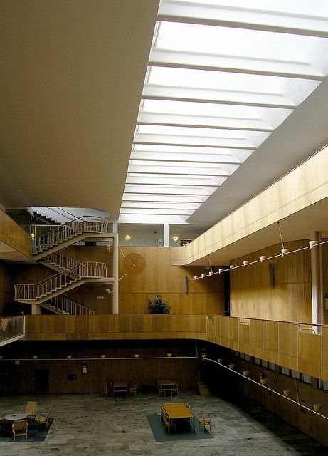 the law courts, extension of gothenburg city hall. architect erik gunnar asplund, 1915-1937. Gunnar Asplund, Skylight Glass, Swedish Architecture, Robert Mallet Stevens, Nordic Architecture, Law Court, Walter Gropius, Eero Saarinen, Nordic Lights