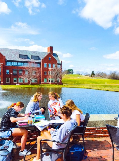 Taft School, Prep Aesthetic, Boarding School Aesthetic, New England Prep, American Lifestyle, Aesthetic Preppy, College Aesthetic, High School Life, Preppy Fall