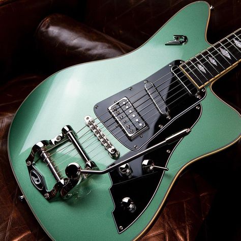 Duesenberg Guitar, Noise Makers, Cool Guitar, Axes, Paloma, Electric Guitar, Bass, Music Instruments, Guitar