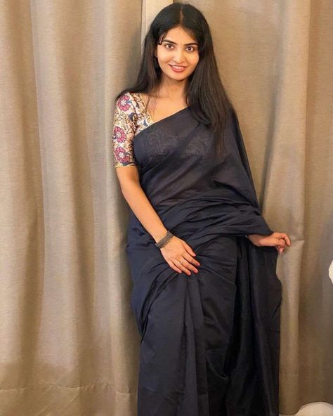 ananya nagalla in a plain black saree 1 Saree With Kalamkari Blouse, Plain Cotton Saree, Ananya Nagalla, Kalamkari Blouse, Plain Saree, Saree Navel, Latest Designer Sarees, Black Plain, Black Saree