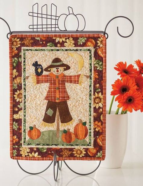 Quilt Halloween, Mini Patchwork, Fall Quilt Patterns, Mini Quilt Patterns, Quilt Pattern Download, Fall Sewing, Quilt Magazine, Miniature Quilts, Holiday Quilts