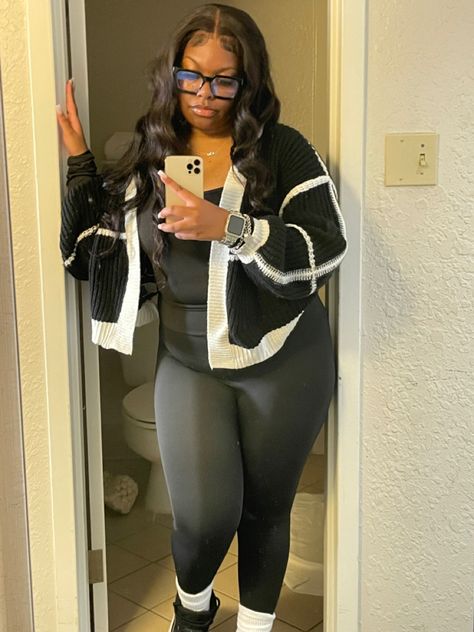 Grey And Black Sweater Outfit, Sweater And Jeans Outfit Black Women, Knit Sweater Outfit Black Women, Oversized Sweater Outfit Black Women, Cardagins Outfit Black Women, Cold Outfits Black Women, Tall Girl Outfits Black Women, Long Cardigan Outfit Black Women, Winter Black Girls Outfit Ideas