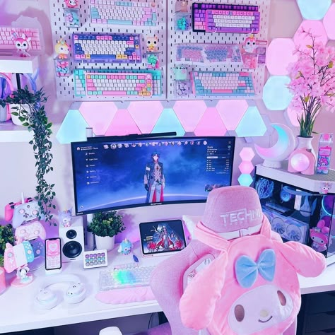 Pastel Pc Setup, Pink Gamer Setup, Gaming Room And Bedroom, Anime Inspired Room, White Gaming Room, Desk Ideas Aesthetic, Gaming Room Setup Bedrooms, Pink Desk Setup, Kawaii Decorations