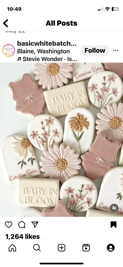 Baby Shower Food For Girl, Flower Sugar Cookies, Daisy Baby Shower, Sprinkle Shower, Baby Birthday Themes, Wildflower Baby Shower, White Baby Showers, Boho Baby Girl