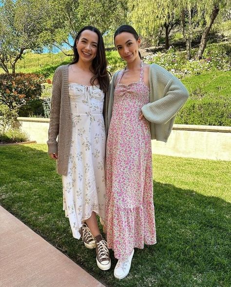 Merrill Twins, Merell Twins, Vanessa Merrell, Merrell Twins, Twin Outfits, Soft Summer, True Beauty, Wearing Dress, Justin Bieber