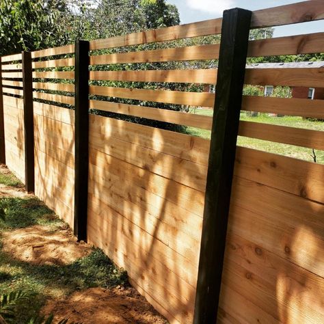 Tall Wood Fence, Backyard Fence Line Landscaping Ideas, Fence Diy Ideas, Diy Fence Ideas, Vertical Fence, Rv Deck, Stockade Fence, Home Fence, Privacy Landscaping Backyard