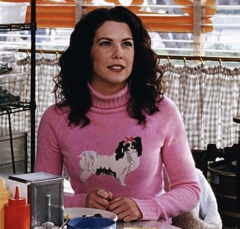 Lorelai Gilmore Cowboy Boots, Lorelai Gilmore Pink, Lorelai Outfits, Lorelai Gilmore Style, Gilmore Girls Fashion, Lorelei Gilmore, Gilmore Girls Outfits, Team Logan, Gilmore Girl