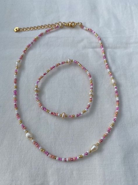 Pink And Gold Beaded Necklace, Necklace Of Beads, Diy Pink Necklace, Pink And White Beaded Necklace, Pearls And Beads Necklace, Jewellery Beads Handmade, Beaded Jewelry Pink, Pink Seed Bead Necklace, Colourful Beaded Necklace