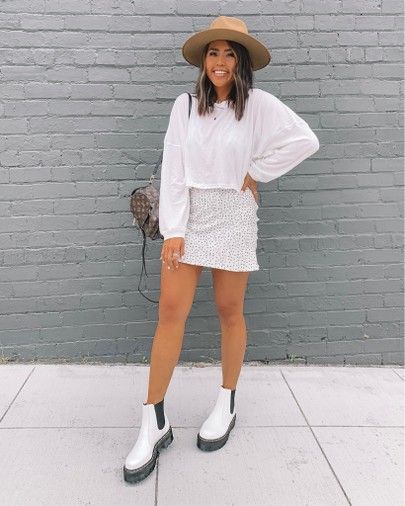 Going out outfit Date night Brunch outfit White shoes Dr martens: if in between sizes White Chelsea Boots Outfit, White Dr Martens Outfit, White Doc Martens Outfit, Dr Martens 2976 Quad, White Chelsea Boots, Summer Boots Outfit, White Dr Martens, Combat Boot Outfit, White Doc Martens