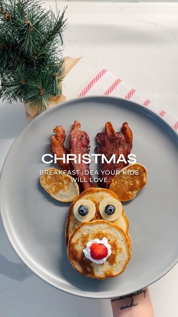 Christmas Morning For Kids, Holiday Breakfast Ideas For Kids, Christmas Morning With Kids, Christmas Breakfast Kids Ideas, Cute Christmas Breakfast Ideas For Kids, Toddler Christmas Breakfast, Kids Christmas Brunch Party, Kids Christmas Meal Ideas, Christmas Themed Lunch For Kids