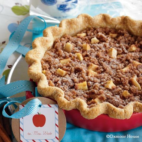 Gooseberry Patch Recipes: Sour Cream-Apple Pie from Gifts from the Kitchen Sour Cream Apple Pie, Christmas Cookbook, Dessert Gifts, Baked Fruit, Homemade Pie, Delicious Pies, Pie Dessert, Holiday Cooking, Cookbook Recipes