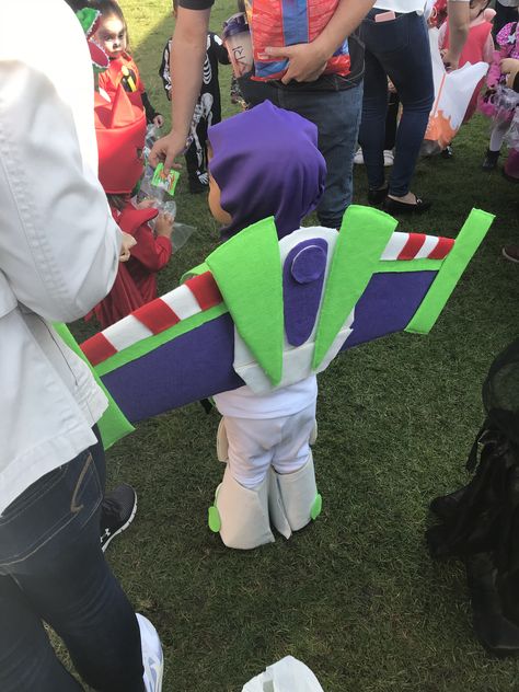 Diy Buzz Lightyear Costume, Diy Costumes Halloween, Disfraz Buzz Lightyear, Disfraz Toy Story, Diy Costumes Men, Lightyear Costume, Buzz Lightyear Costume, Toy Story Costumes, Diy Costume