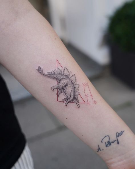 Anklysaurus Tattoo, Dinosaur Tattoo Stegosaurus, Stegasorus Tattoo, Stegosaurus Tattoo, X Files Tattoo, Tattoo Guide, Dinosaur Tattoo, Hip Thigh Tattoos, Dinosaur Tattoos