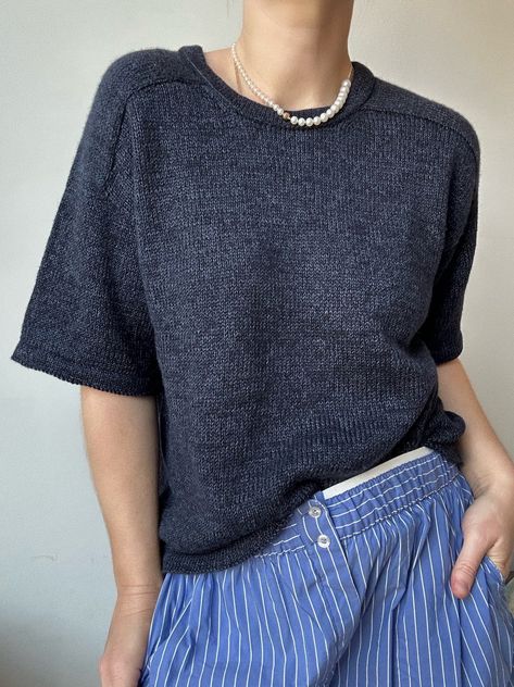 Knitted Tshirt Pattern, Summer Knitting Patterns, Summer Knit Tops, Womens Knitting Patterns, Knitting Group, Masculine Style, Raglan Pullover, My Favourite Things, Tees Pattern