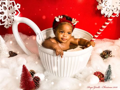 Diy Hot Cocoa Photo Shoot Baby, Hot Chocolate Baby Photoshoot, Christmas Photo Baby, Diy Milk Bath, Milk Bath Diy, Toddler Christmas Photos, Milk Bath Photos, Diy Christmas Photo, Bath Diy