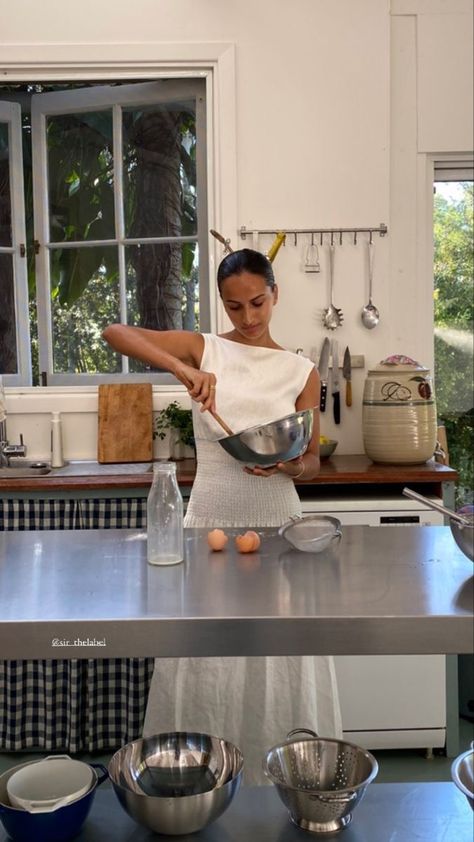 Charlotte York, Foto Poses, Italian Summer, European Summer, Van Cleef Arpels, Architectural Digest, A Kitchen, Dream Life, The Hamptons