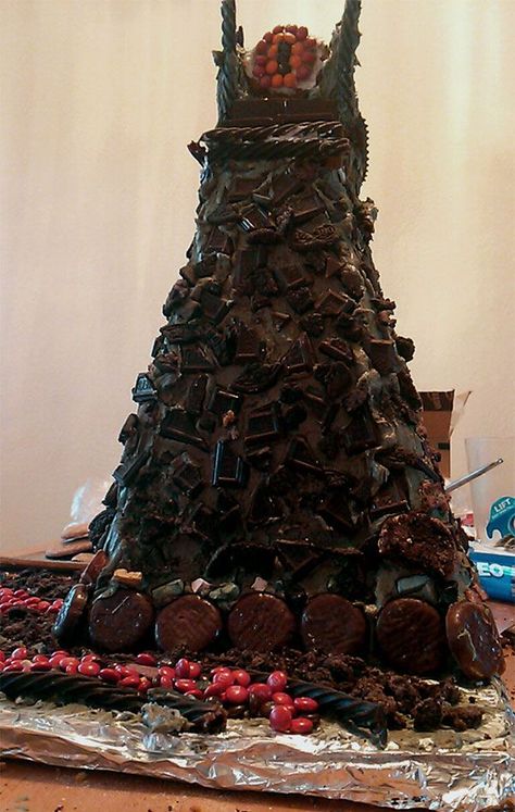 Barad Dur, Hobbit Party, Make A Gingerbread House, Middle Earth, Chocolate Candy, Funny Pics, Tolkien, Lord Of The Rings, Gingerbread House