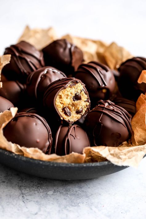 Chickpea Cookie Dough Balls - UK Health Blog - Nadia's Healthy Kitchen Chickpea Cookie Dough, Chickpea Cookies, Crunch Bars, Vegan Cookie Dough, Cookie Dough Truffles, Salted Caramel Fudge, Caramel Crunch, Vegan Caramel, Homemade Nutella