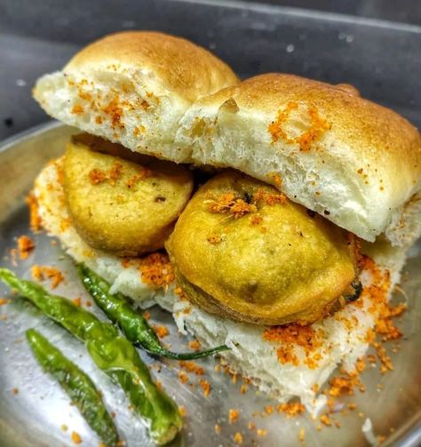 Wada Pav Photography, Fluffy Bun, Indian Fast Food, Khana Khazana, Grilled Paneer, Pav Recipe, Potato Filling, Korean Street Food Recipes, Food Captions