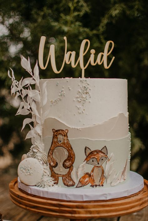 Bear fox woodland first birthday cake Woodland Bear Cake, Woodland First Birthday Boy, Birthday Boy Theme, Woodland Themed Cake, Woodland Birthday Cake, Square Birthday Cake, Woodland First Birthday, Woodland Cake Topper, Fox Cake