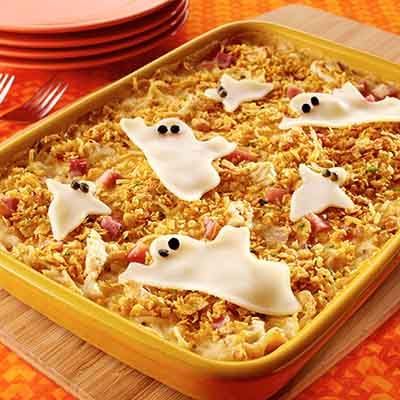 Make your own creamy cheese sauce for this delicious dinner casserole! Halloween Main Dish, Halloween Potluck, Creamy Cheese Sauce, Halloween Food Dinner, Halloween Dishes, Halloween Party Dinner, Halloween Food Treats, Chicken Cordon, Land O Lakes