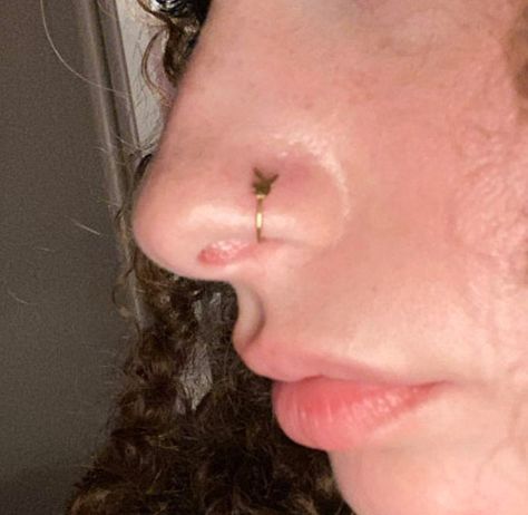 Nose Stud Jewelry Aesthetic, Cool Nostril Piercings, Cute Nose Piercings Aesthetic Stud, Cute Nose Pericings, Nose Piercing Jewelry Studs, Nose Peicerings, Nose Piercing Inspiration, Aesthetic Nose Ring, Nose Piercing Stud Aesthetic