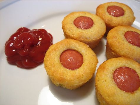 Baking, domesticity, and all things mini: Fast Friday: Mini corn dog muffins Mini Corn Dog Muffins, Pizza Quinoa, Dog Muffins, Corn Dog Muffins, Mini Corn Dogs, Jiffy Corn Muffin Mix, Corn Muffin Mix, Iowa Girl Eats, Corn Dog