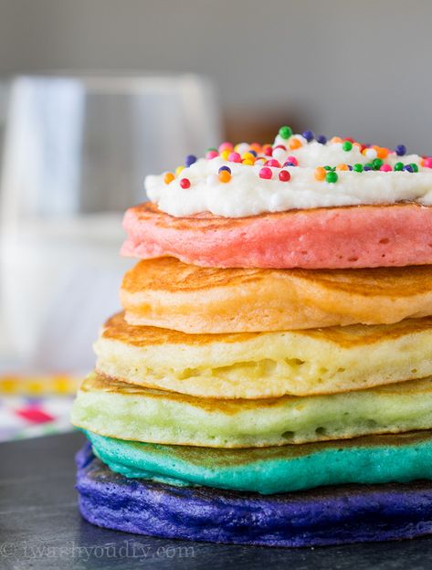 Rainbow Pancakes Fun Kid Breakfast, Birthday Pancakes, Rainbow Pancakes, Rainbow Desserts, Fluffy Frosting, Rainbow Food, Pancakes And Waffles, Cute Desserts, Cute Food