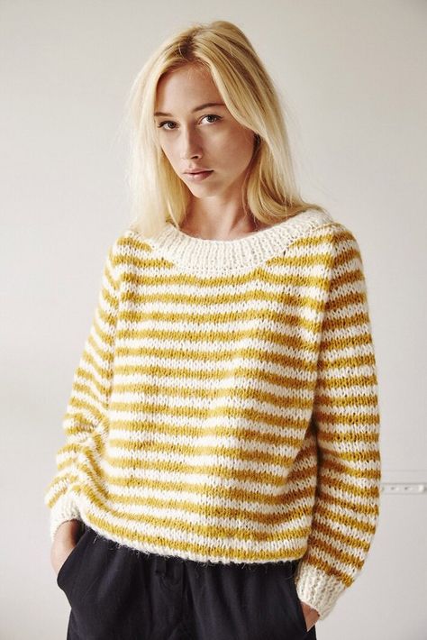 Striped Sweater Outfit, Yellow Knit Sweater, Owl Hat, Big Sweaters, Yellow Knit, Yellow Sweater, Sweater Knitting Patterns, Knit Fashion, Striped Sweater